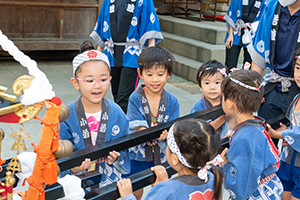 例大祭（神輿担ぎ）